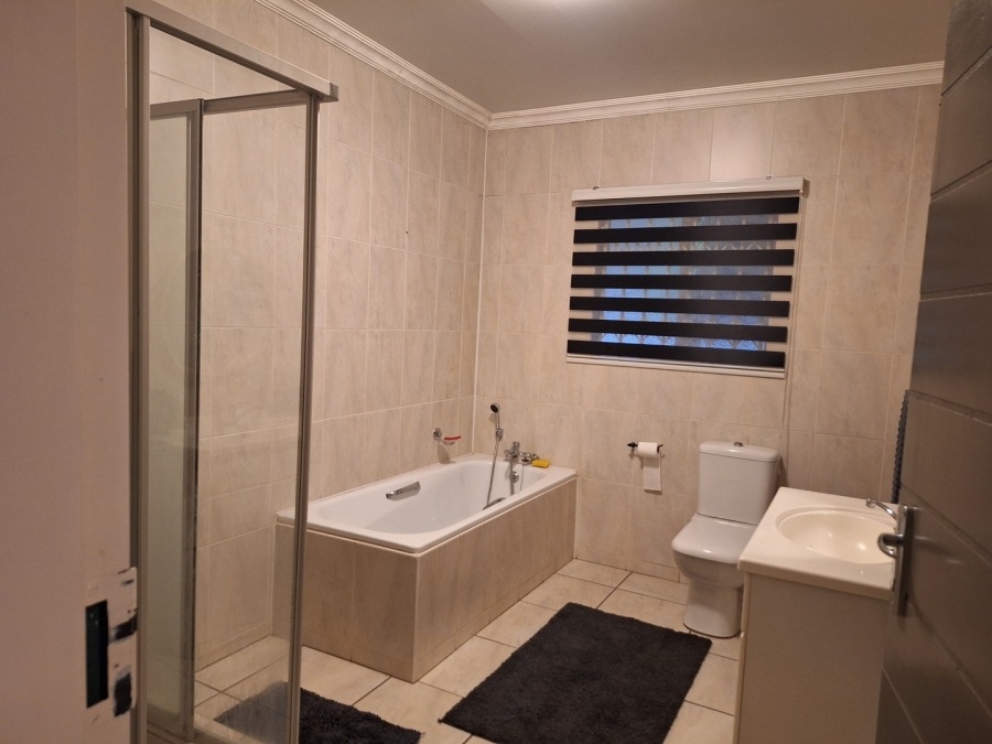 3 Bedroom Property for Sale in Kannoniers Park North West